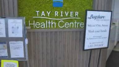 Click to play video 'Small town Ontario clinic at risk of closing'